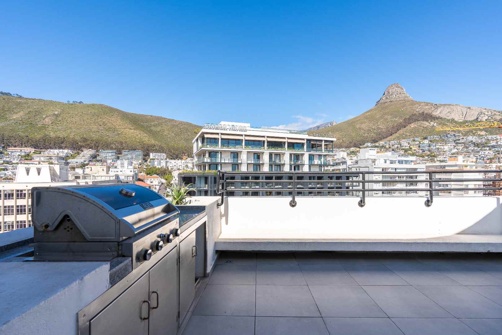 1 Bedroom Property for Sale in Sea Point Western Cape